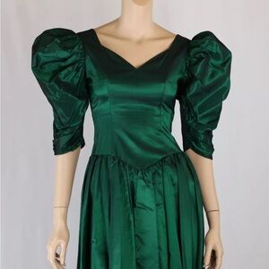 Elegant Green Satin Puff Sleeve Dress